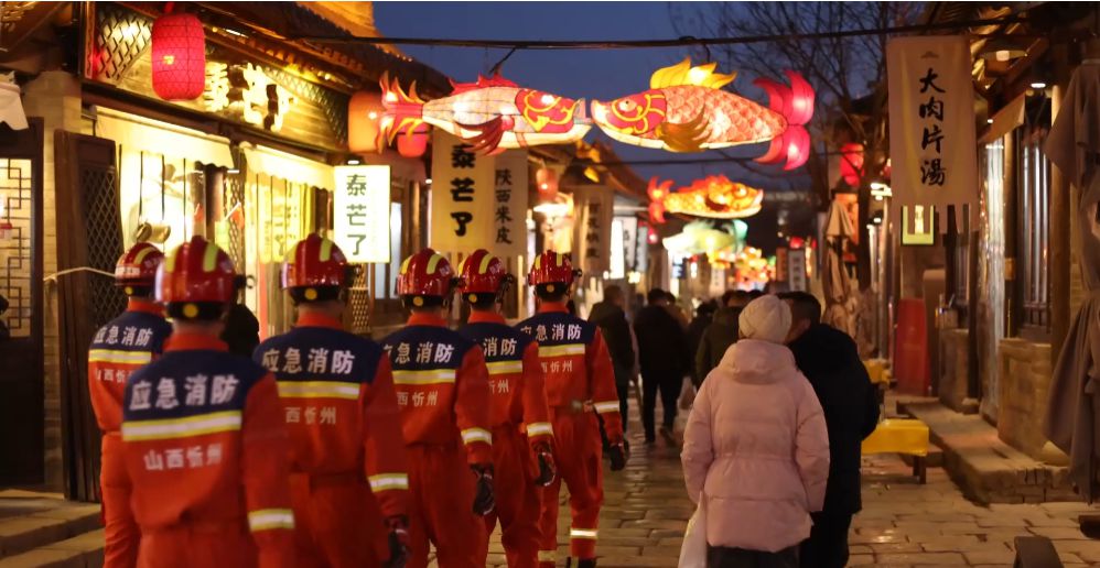 新春走基层丨“火焰蓝”24小时坚守，护万家平安