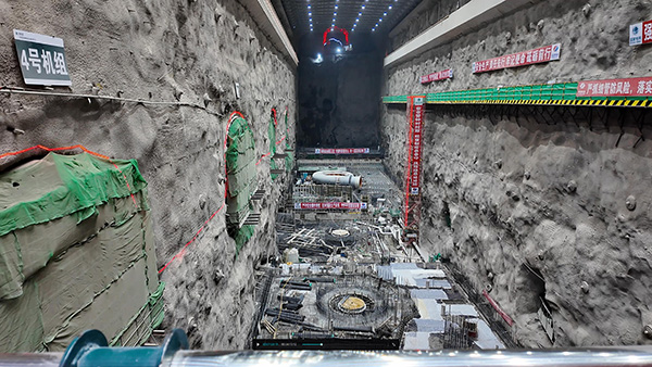 夜储昼放!天山脚下藏了个巨型“充电宝” 夜储昼放!天山脚下藏了个巨型“充电宝”