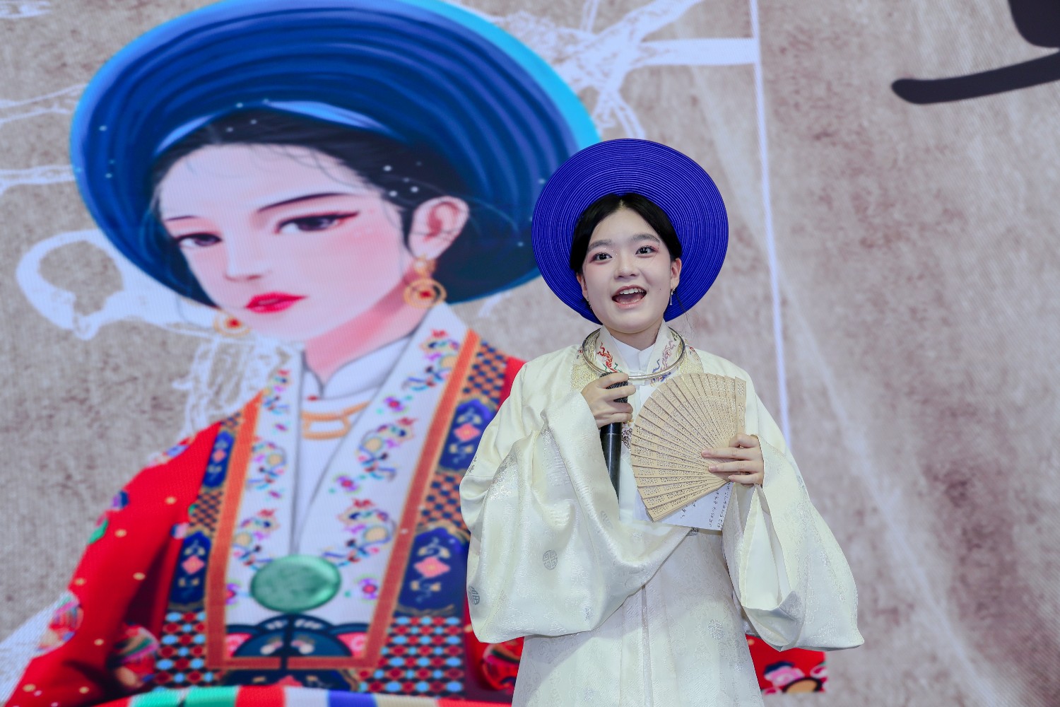 文化小大使的中国日记｜美美与共，世界服装同框